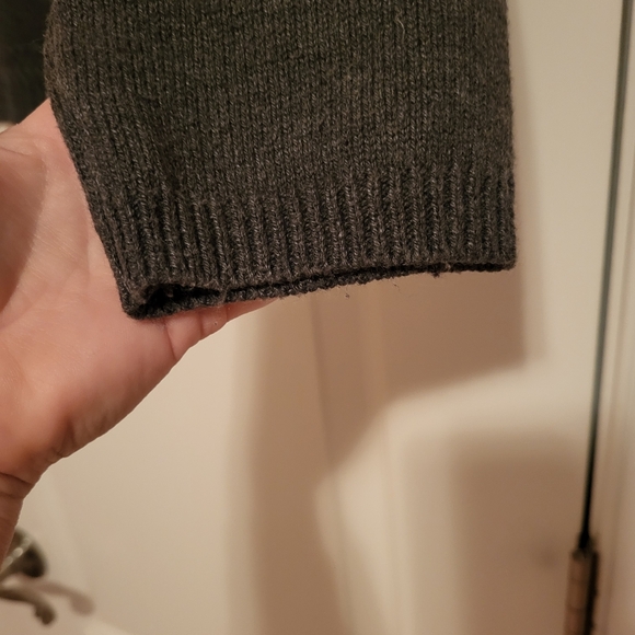 Liz Claiborne Gray Sweater with Dog Design - Picture 4 of 6